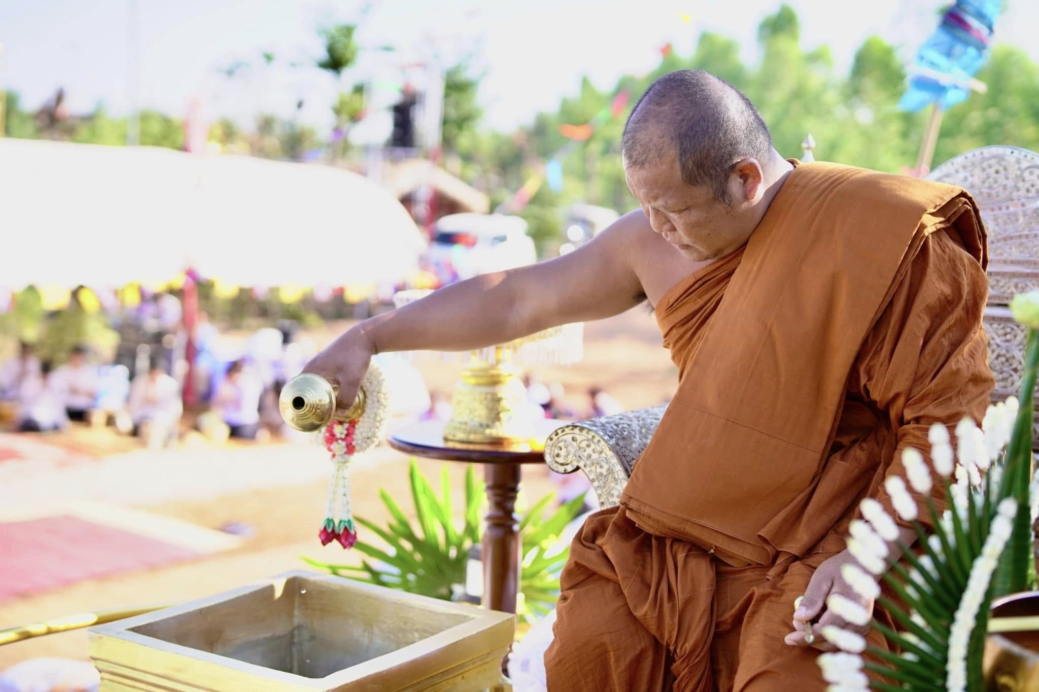 พิธีกรวดน้ำอุทิศบุญ